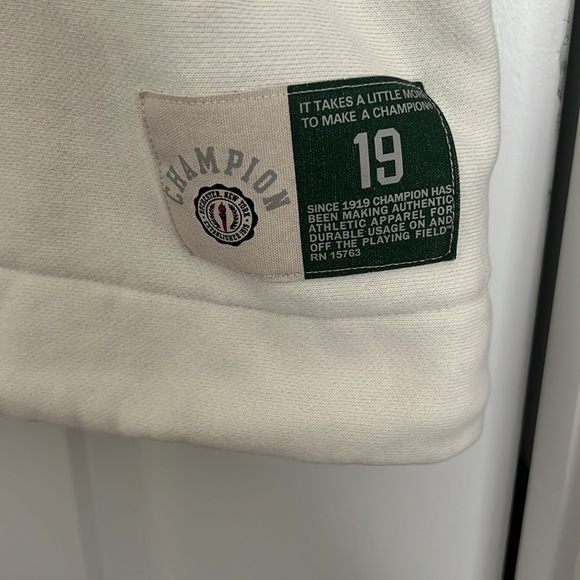 Champion Crewneck sweatshirt (short sleeve) - Picture 4 of 7